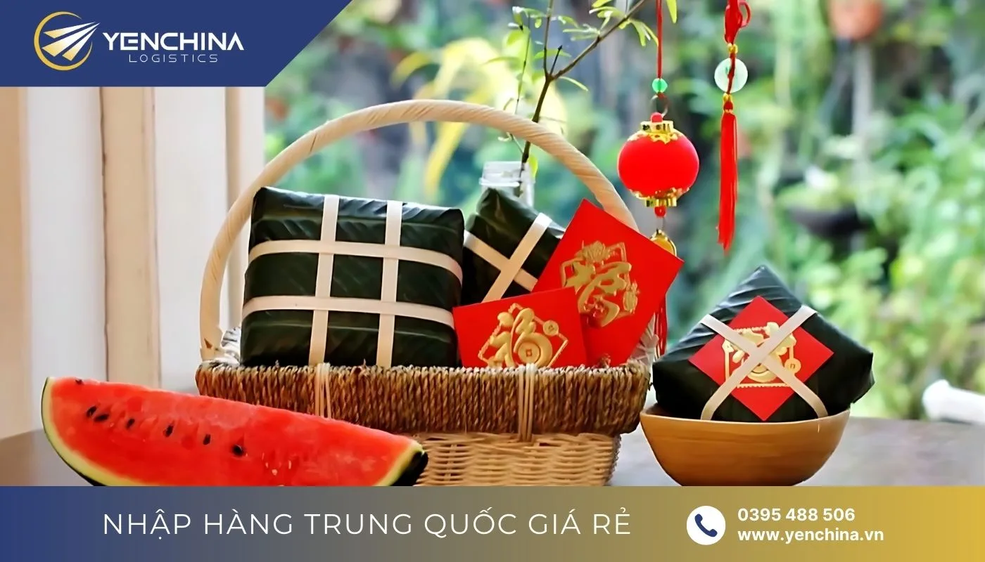 Món bánh chưng thường được bán vào ngày lễ Tết tại Việt Nam