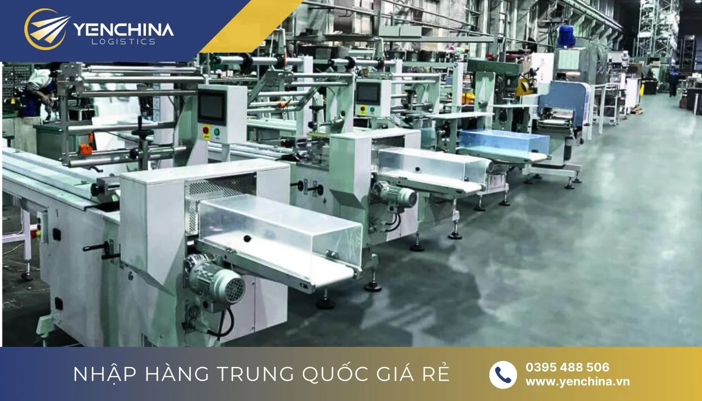 Hình ảnh các máy móc cũ được bày bán tại một nhà kho ở Trung Quốc