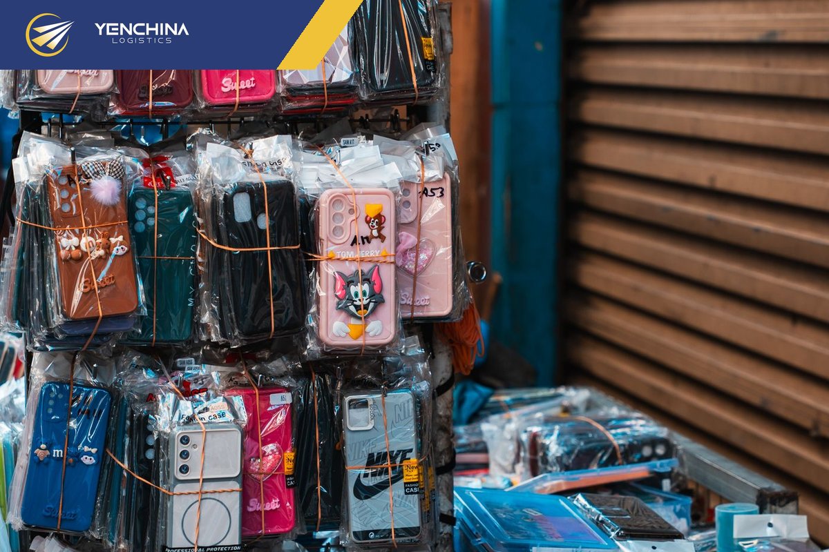 Quầy sỉ phụ kiện điện thoại tại chợ Trung Quốc mẫu mã đổi mới liên tục theo đời máy
