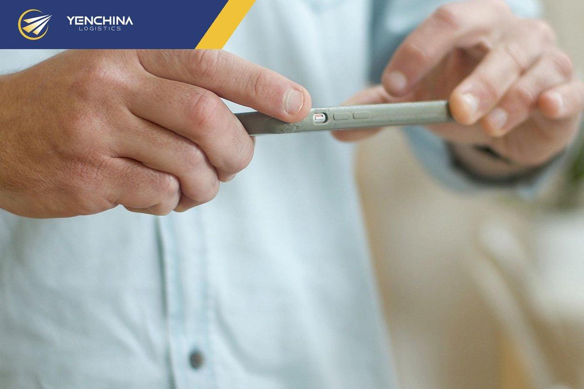 Kho Yến China quét mã vận đơn và shipping mark của từng kiện khi nhập kho