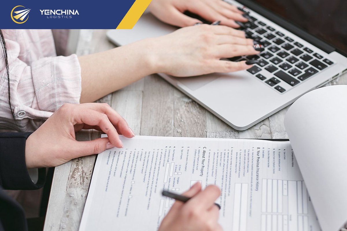 Đối chiếu CO form E với invoice và packing list trước khi thông quan