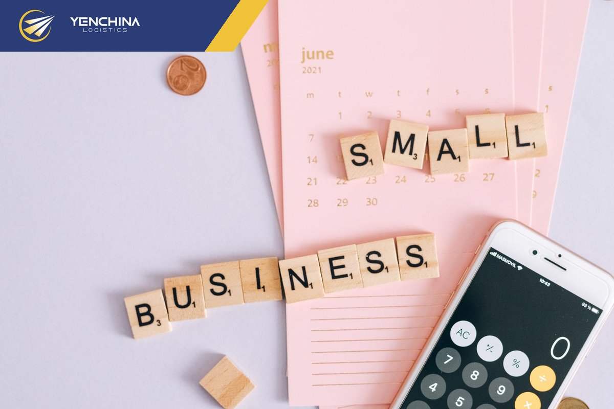 Lên kế hoạch chia vốn nhập hàng với máy tính và lịch trên bàn