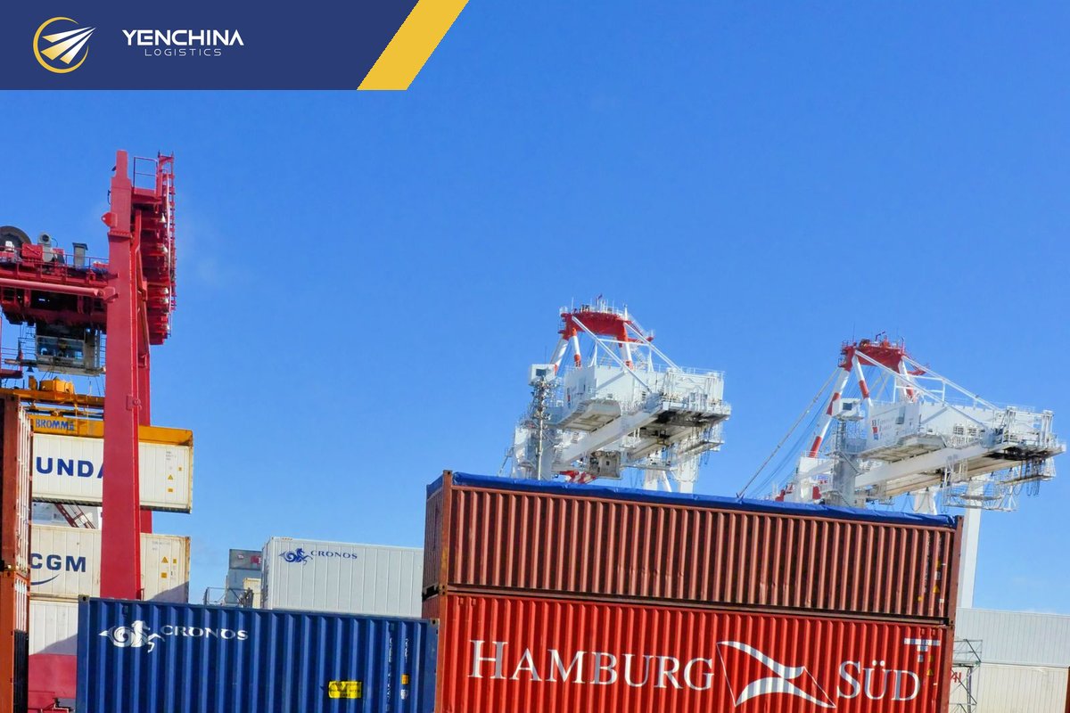 Container hàng Alibaba chờ xuất tại cảng theo giá EXW hoặc FOB
