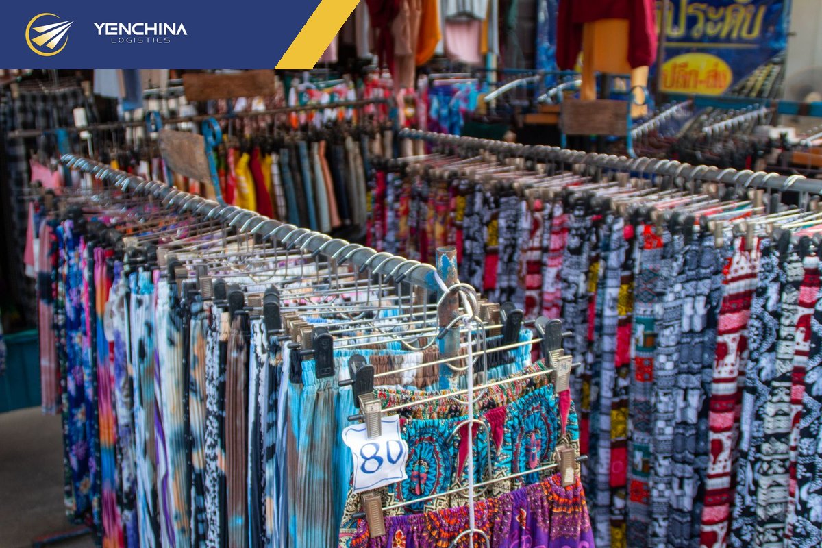 Giá treo quần áo ở chợ sỉ, nơi giá hàng Quảng Châu chênh theo từng sạp