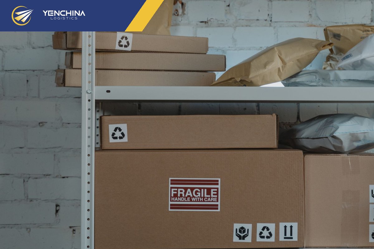Kho hàng Trung Quốc phân loại kiện Taobao theo line vận chuyển trước khi xuất