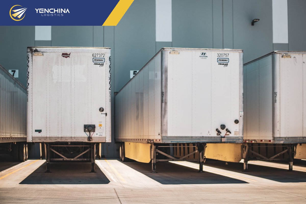 Lô hàng chính ngạch chờ thông quan trước khi giao cho hộ kinh doanh