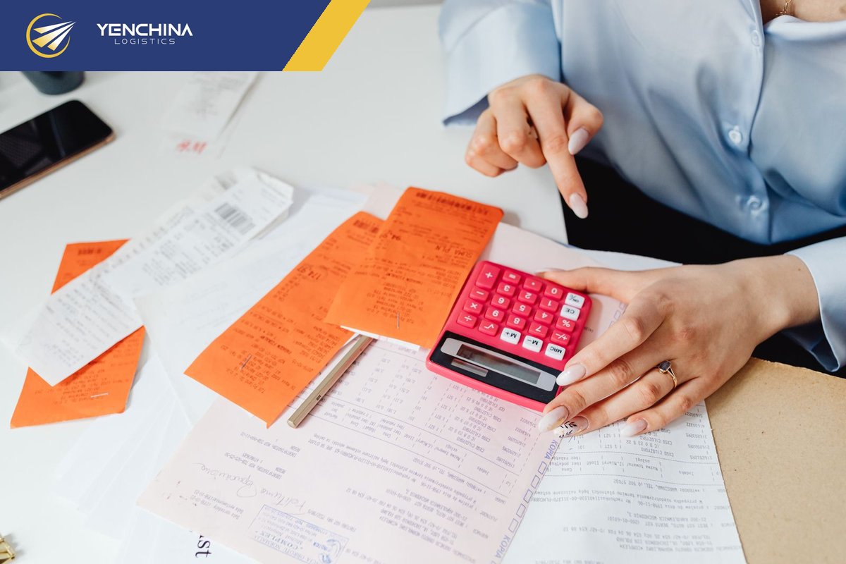 Tính chi phí đơn hàng bằng máy tính và hoá đơn khi so hai cách đặt